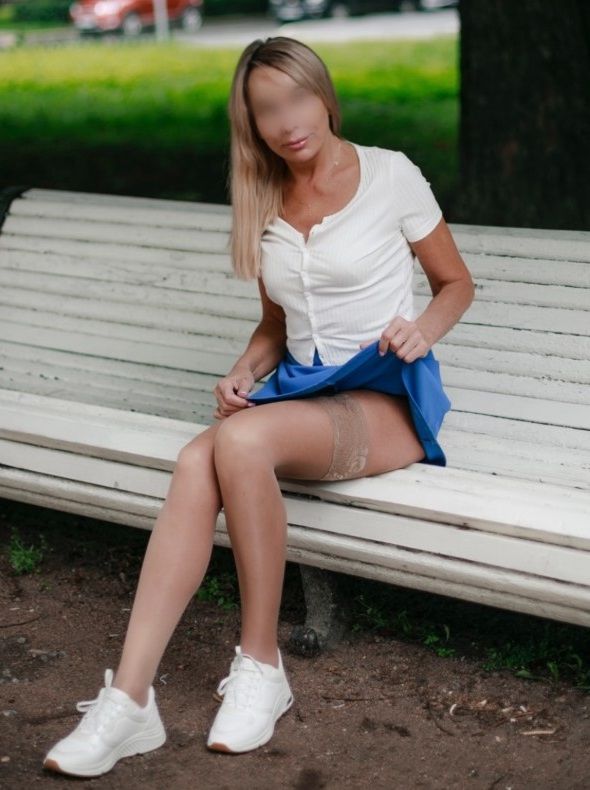 Оля