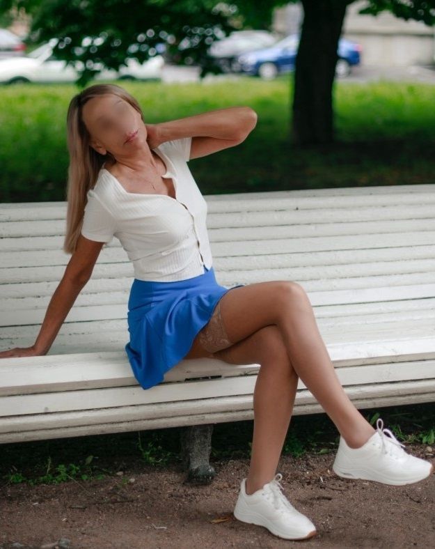 Оля